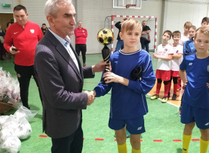 Dziecięcy Halowy Turniej Piłki Nożnej o Puchar Starosty.